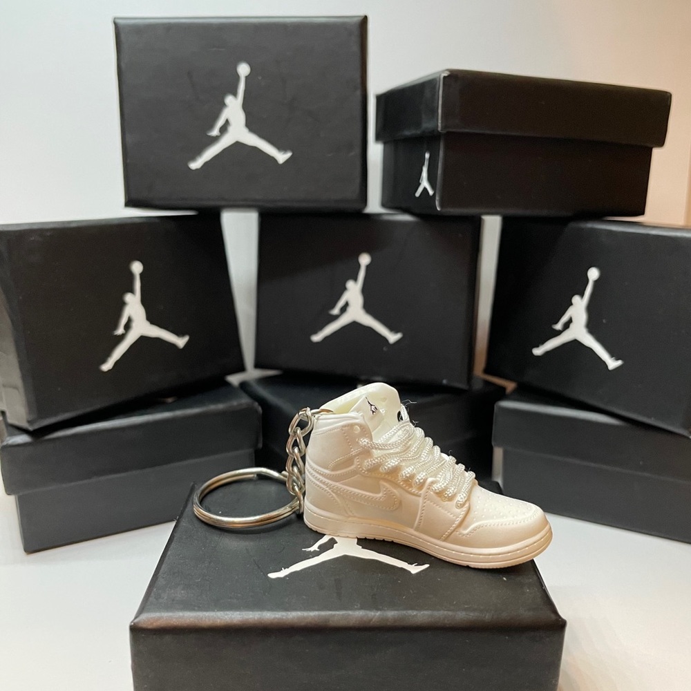 AIR JORDAN 1 all white keychain